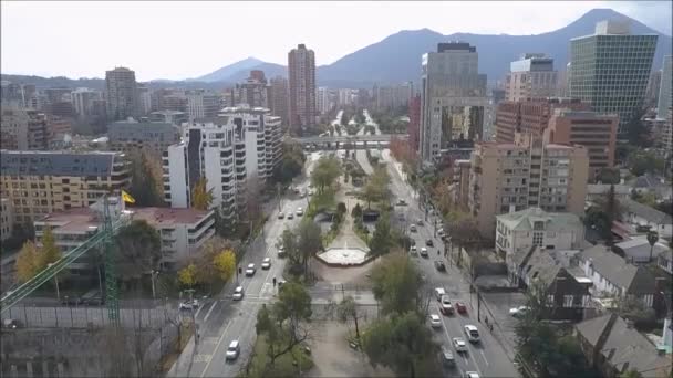 チリの首都サンティアゴの空撮をドローンします。 — ストック動画