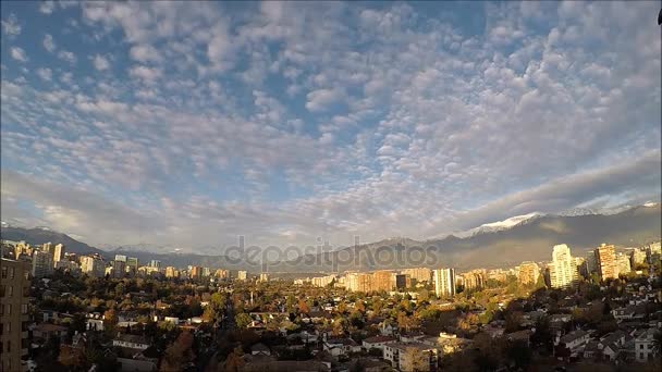 Nuages au coucher du soleil à Santiago, Chili — Video