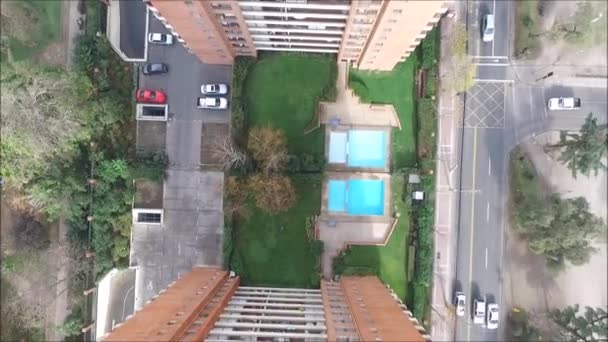 Εναέρια άποψη του πάρκου και κτίρια στο Σαντιάγκο, Χιλή — Αρχείο Βίντεο