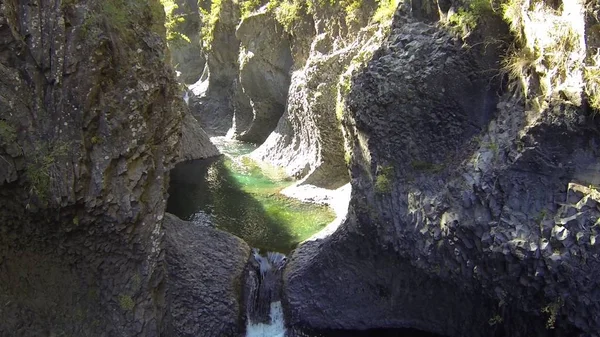 智利河流和瀑布的空中图片 — 图库照片