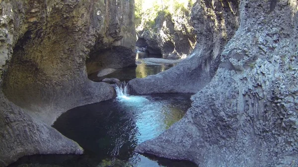 Luftbild eines Flusses und Wasserfalls in Chile — Stockfoto