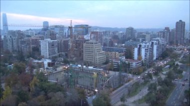 Şehir ışıkları ve gece sonbahar Santiago, Chile