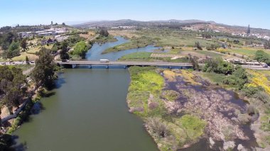 Bir Park ve Nehri http://www.Voices.No/mainissues/mi40008000288.php Şili havadan görünümü