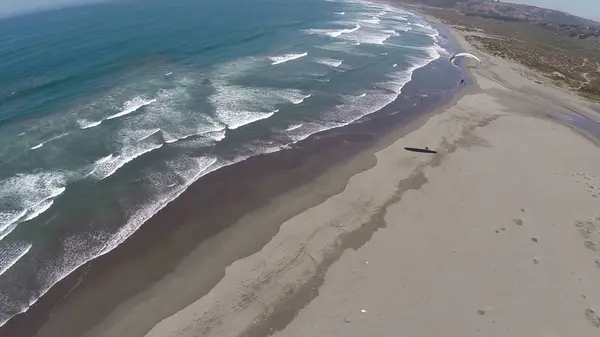 Αεροφωτογραφία του μια παραλία και τα βράχια στη Χιλή — Φωτογραφία Αρχείου