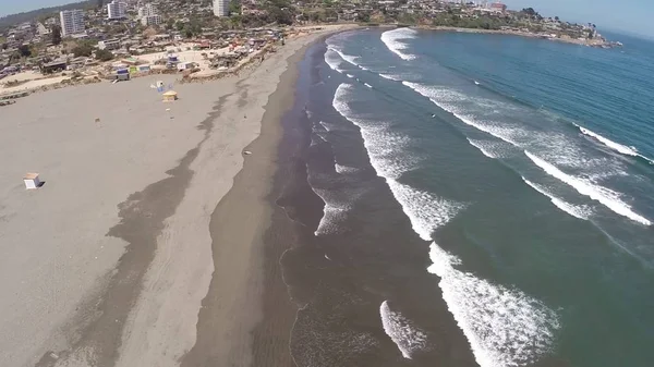 Flygfoto över en strand och klippor i Chile — Stockfoto