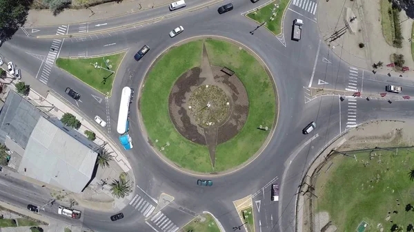Vista aérea de uma rotunda e estradas em Santiago Chile — Fotografia de Stock