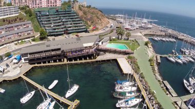 Santiago Şili 'de bir plajda tekne ve Cruise havadan görünümü