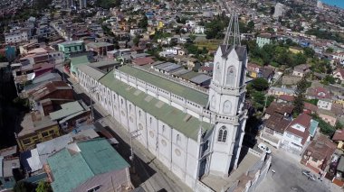 Bir kilise ve şehir http://www.Voices.No/mainissues/mi40008000288.php Şili havadan görünümü