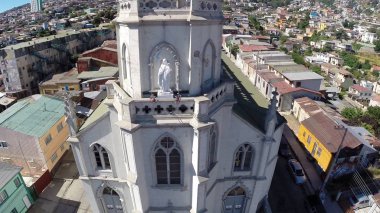 Bir kilise ve şehir http://www.Voices.No/mainissues/mi40008000288.php Şili havadan görünümü