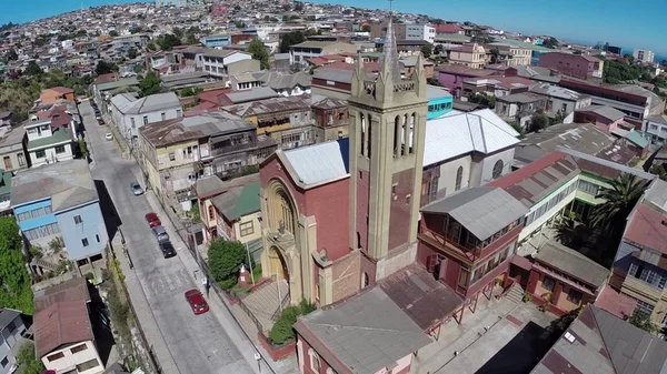 Vista aérea de uma igreja e cidade em Santiago Chile — Fotografia de Stock