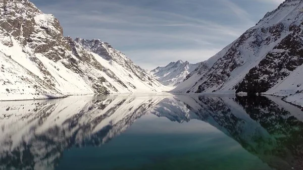 Paisagem, montanhas e lago em Santiago, Chile — Fotografia de Stock