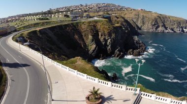 Bir deniz feneri ve cliff Santiago, Şili için havadan görünümü
