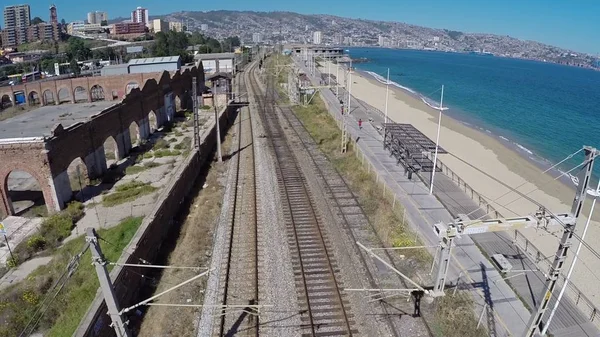 Vista aérea de una vía férrea en una playa de Chile —  Fotos de Stock