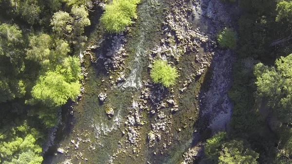 Photo aérienne des coulées de rivières rocheuses au Chili — Photo