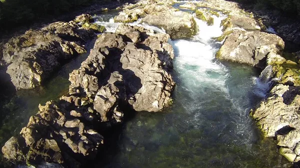 チリに流れるロッキー川の空中写真 — ストック写真