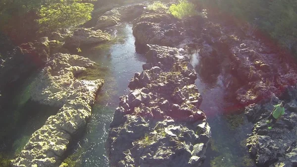 Photo aérienne des coulées de rivières rocheuses au Chili — Photo