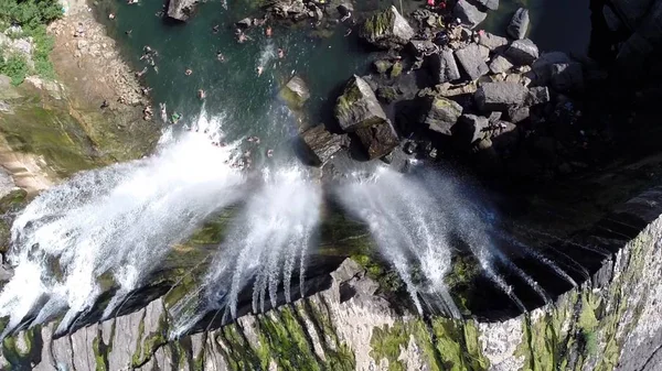Letecký pohled na vodopád a řek v Chile — Stock fotografie