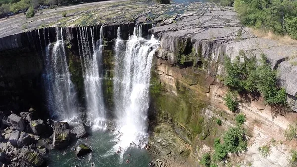 Вид с воздуха на водопад и реки Чили — стоковое фото