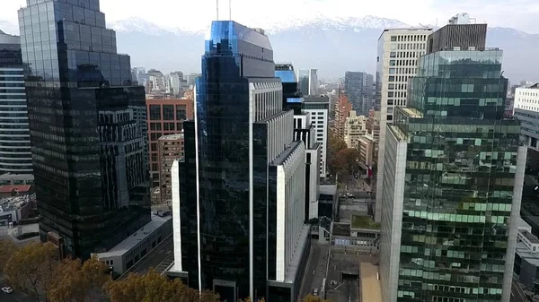 Вид с воздуха на здания и архитектуру Сантьяго, Чили — стоковое фото