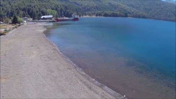 Luftaufnahme eines Sees und Parks in santiago, Chile — Stockvideo