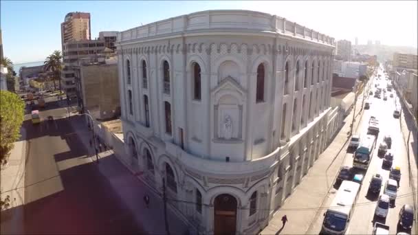 Flygfoto över skyskrapor och stad i Chile — Stockvideo