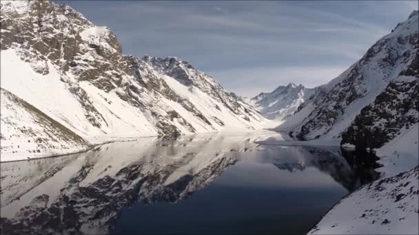 Vue aérienne d'un lagon à Santiago, Chili — Video