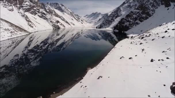 Вид с воздуха на лагуну в Сантьяго, Чили — стоковое видео