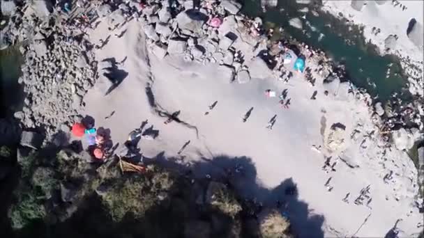 Vista aérea de cascada, río y parque en Santiago Chile — Vídeos de Stock