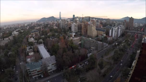 Arranha-céus e vista para a cidade em Santiago, Chile — Vídeo de Stock