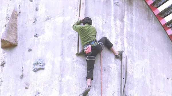 Veduta aerea della struttura in cemento armato di arrampicata su roccia a Santiago, Cile — Foto Stock