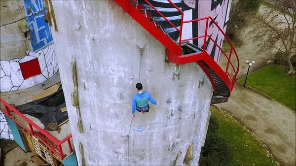 Veduta aerea della struttura in cemento armato di arrampicata su roccia a Santiago, Cile — Foto Stock