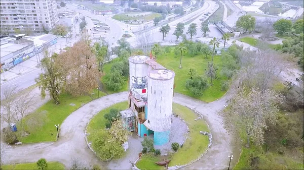 Kaya tırmanışı beton yapı Santiago, Şili için havadan görünümü — Stok fotoğraf