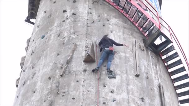 Luftaufnahme der Kletterbetonkonstruktion in santiago, Chile — Stockvideo