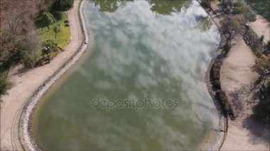 Santiago, Şili'deki bir park gölette havadan görünümü