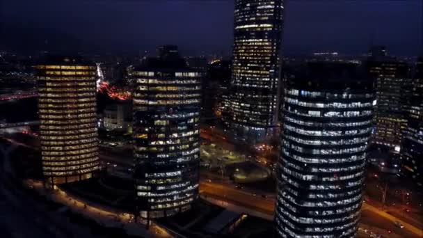 Luchtfoto van de stadslichten van de nacht in Santiago, Chili — Stockvideo