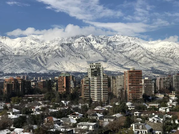 Vista aérea después de nieve en una colina en Santiago Chile — Foto de Stock