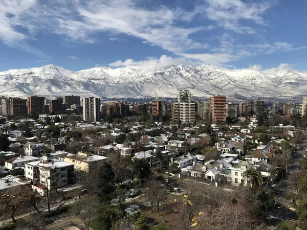 Vista aérea após a neve em uma colina em Santiago Chile — Fotografia de Stock