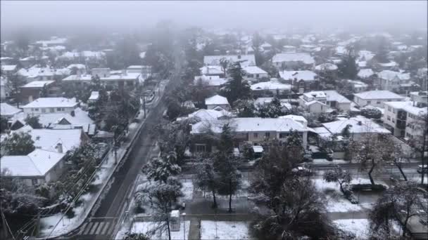 Εναέρια άποψη μετά από το χιόνι σε ένα λόφο στο Σαντιάγο Χιλής — Αρχείο Βίντεο