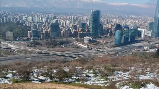 Vista aérea después de nieve en una colina en Santiago Chile — Vídeo de stock