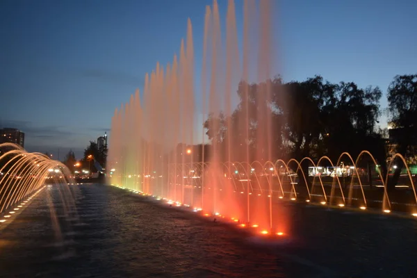 Colorful fountain lights in Santiago, Chile — Stock Photo, Image