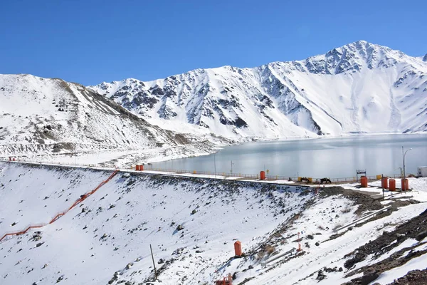 dağ kar ve lagün Şili'deki manzara