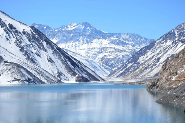 dağ kar ve lagün Şili'deki manzara