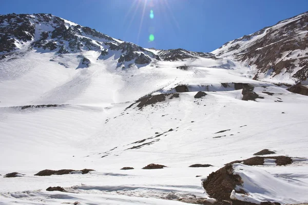 Τοπίο του βουνού χιόνι στο Σαντιάγκο, Χιλή — Φωτογραφία Αρχείου
