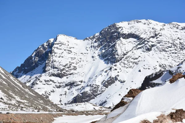 Τοπίο του βουνού χιόνι στο Σαντιάγκο, Χιλή — Φωτογραφία Αρχείου