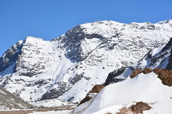 Paisagem de neve de montanha em Santiago, Chile — Fotografia de Stock