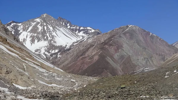 景观的山雪在圣地亚哥，智利 — 图库照片