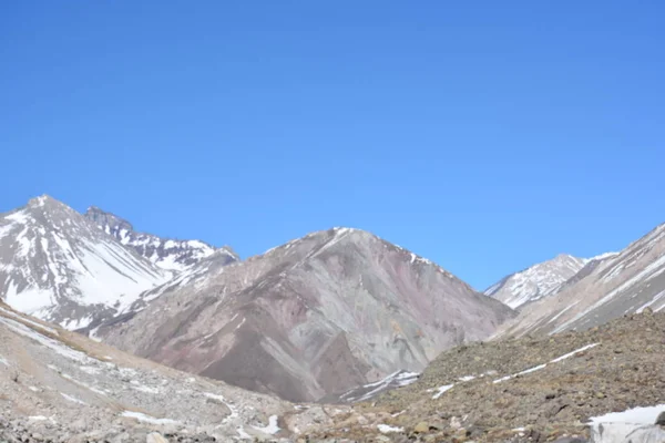 Paisagem de neve de montanha em Santiago, Chile — Fotografia de Stock