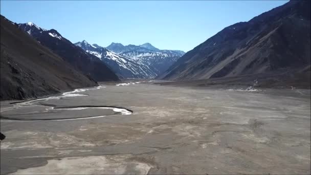 Landschap van berg sneeuw en lagune in Santiago, Chili — Stockvideo