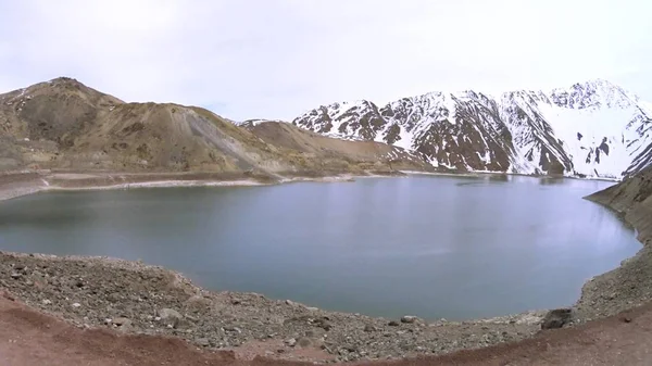 dağ kar ve lagün Santiago, Şili için peyzaj