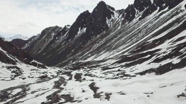Dağ kar ve Santiago, Şili için vadi peyzaj